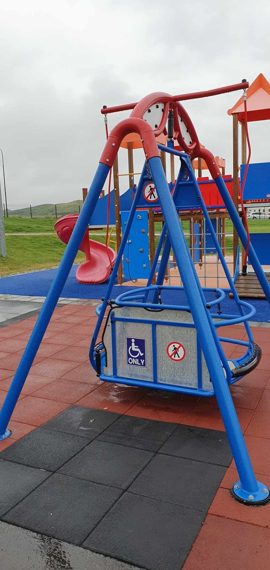 Hjólastólaróla á skólalóð Húnaskóla